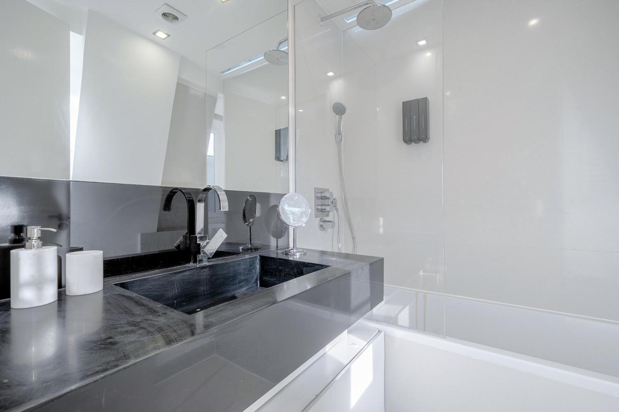Stylish Knightsbridge Penthouse Next To Harrods *